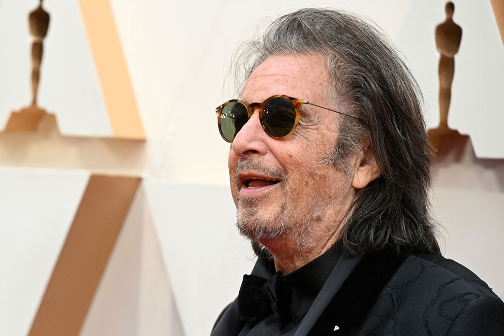 Pacino -- yang terkenal dengan film-film seperti The Godfather (1972), Scarface (1983) dan Scent of a Woman (1992), yang membuatnya memenangkan Oscar -- memiliki tiga anak yang sudah dewasa, dua dengan Beverly D'Angelo dan satu dengan Jan Tarrant.