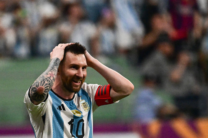 Lionel Messi nyaris menggandakan keunggulan Argentina pada menit ke-53, tetapi sundulannya masih mengarah tepat di tangan Ryan.