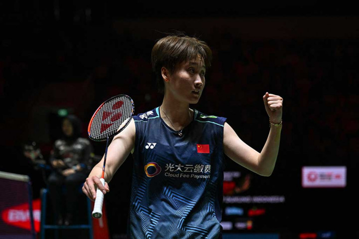 Atlet bulu tangkis tunggal putri Tiongkok Chen Yu Fei melakukan selebrasi setelah sukses menghentikan langkah unggulan Korea Selatan An Se Young pada babak semifinal Indonesia Open 2023, Sabtu, 17 Juni 2023.
