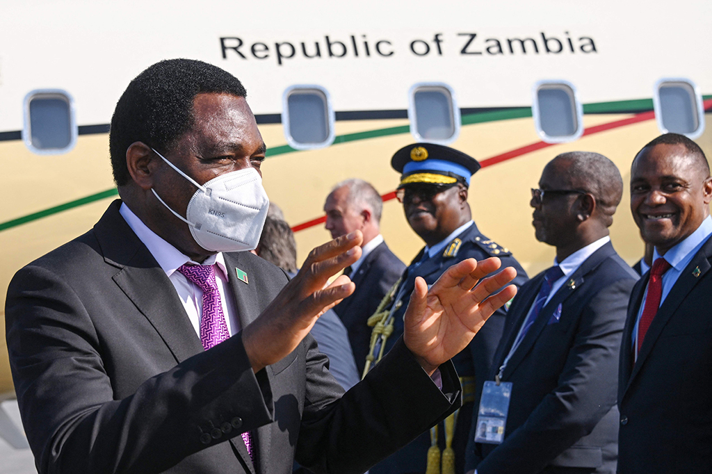 Presiden Rusia Vladimir Putin di Istana Constantine, St. Petersburg pada Sabtu, 17 Juni 2023 bertemu dengan delegasi perdamaian dari negara-negara Afrika yang ingin mengakhiri perang Rusia-Ukraina.