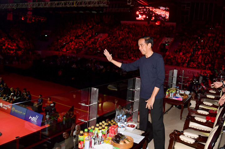Dalam laga semifinal yang berlangsung selama 51 menit tersebut, Anthony Ginting berhasil keluar sebagai pemenang setelah menyudahi perlawanan Shi Feng dengan dua gim langsung, 21-17, 21-15.
