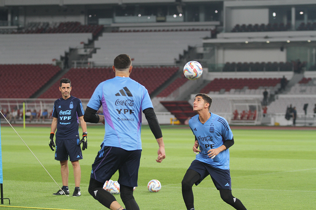 Pelaksanaan latihan tersebut digelar dalam upaya persiapan Timnas Indonesia yang akan menjamu Timnas Argentina dalam laga persahabatan yang digelar pada Senin, 19 Januari 2023 besok.