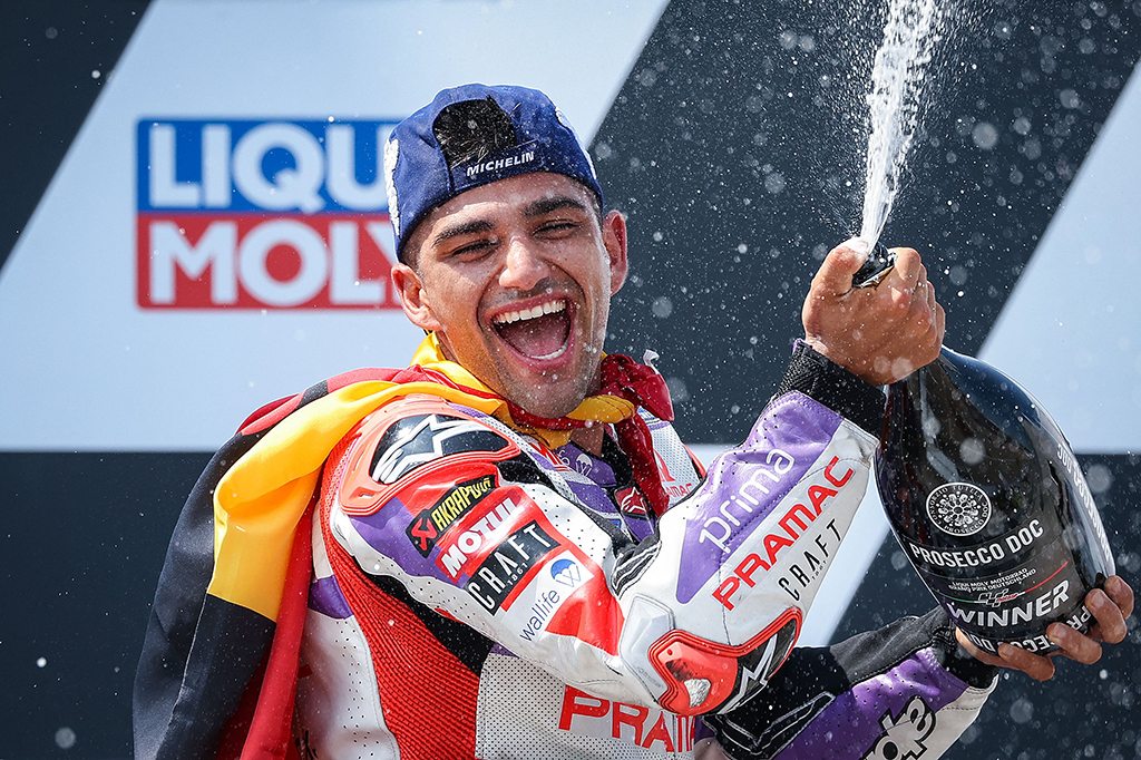 Raihan 25 poin membuat Martin semakin mendekati posisi Bagnaia di puncak klasemen MotoGP 2023 dengan 144 poin atau selisih 16 poin.