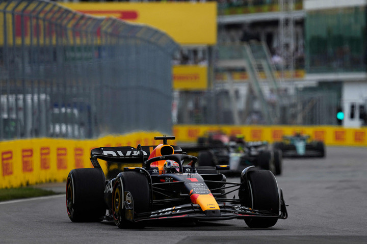 Pembalap Red Bull Max Verstappen berhasil finis pertama dalam Formula 1 (F1) Grand Prix (GP) Kanada 2023 di Sirkuit Gilles Villeneuve, Montreal, Senin, 19 Juni 2023 dini hari WIB.