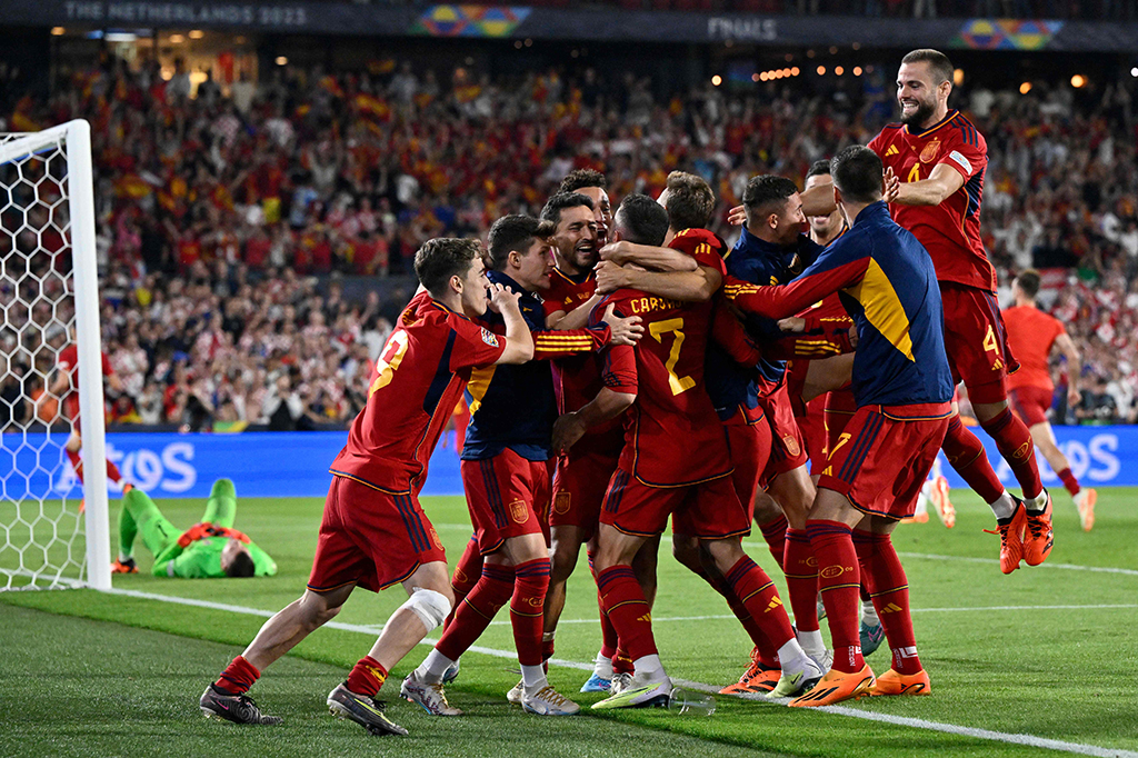 Spanyol keluar sebagai juara UEFA Nations League 2023 setelah mengalahkan Kroasia melalui adu penalti dengan skor 5-4 dalam partai final yang digelar di Stadion Feyenoord, Rotterdam, Senin, 19 Juni 2023 dini hari WIB.