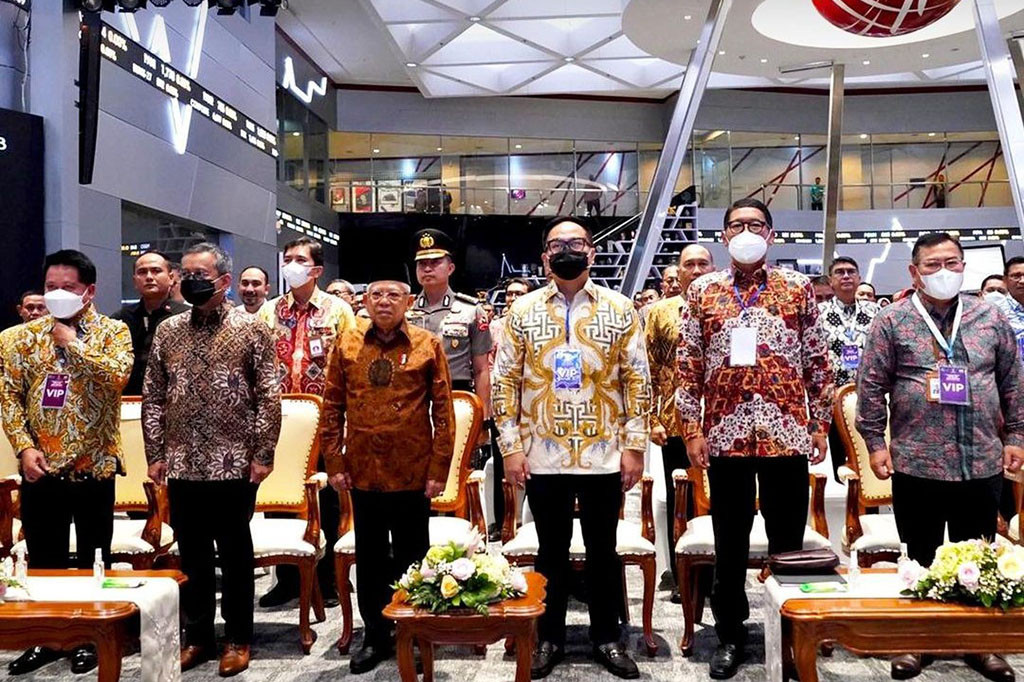 Selain diversifikasi sumber pembiayaan, hal ini juga memiliki manfaat lainnya, diantaranya keuntungan yang didapat dari pemakaian instrumen ini dapat membantu perkembangan perusahaan, penyediaan dana yang lebih murah, serta dapat digunakan oleh perusahaan berskala menegah kecil dalam meningkatkan likuiditas perusahaan.