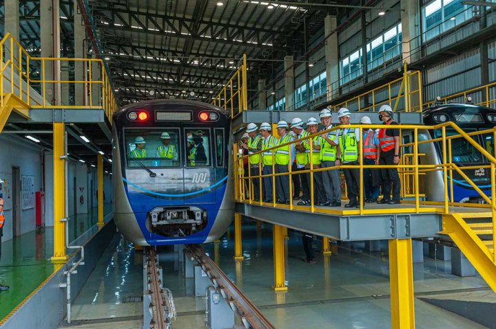 Selama kunjungan ke Depo MRT Lebak Bulus, Sekretaris Pers untuk Kaisar Jepang Kojiro Shiojiri menyebutkan bahwa Kaisar Naruhito menanyakan banyak hal dan mendapat penjelasan secara terperinci dari tenaga ahli asal Indonesia dan Jepang.