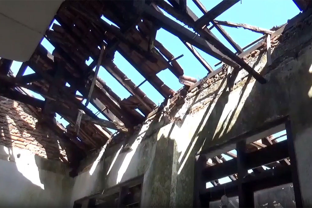 Akibat bangunan sekolah yang tidak layak sebagai tempat belajar itu mempengaruhi kepercayaan orang tua murid yang terus berkurang. Hingga kini tercatat jumlah siswa baru di SD tersebut dari tahun ke tahun terus menurun.