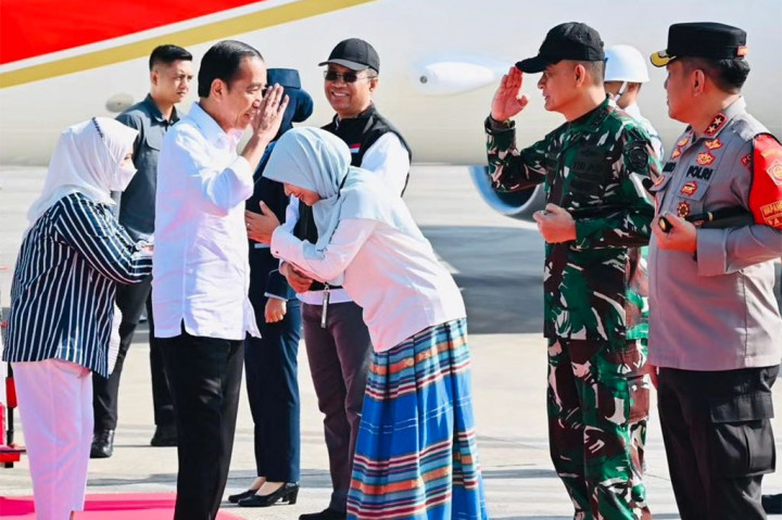 Melalui Pangkalan TNI AU Halim Perdanakusuma Jakarta, Kepala Negara dan rombongan lepas landas dengan menggunakan Pesawat Kepresidenan Indonesia-1 sekitar pukul 06.30 WIB.