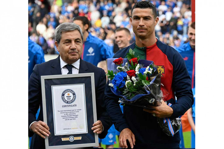 Cristiano Ronaldo kembali menorehkan rekor dan sejarah baru setelah pada Rabu, 21 Juni 2023, pemain tim nasional Portugal itu masuk dalam Guinness Book of World Records sebagai pemain dengan penampilan internasional terbanyak.