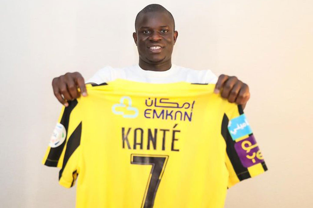  N'Golo Kante resmi mengakhiri tujuh tahun kariernya bersama Chelsea dan bergabung dengan klub Arab Saudi Al-Ittihad berstatus bebas transfer.