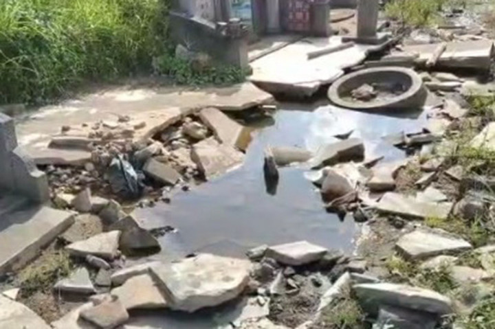 Menurut pihak yayasan, sebanyak kurang lebih 40 makam mengalami kerusakan di dinding dan lantainya, dengan kerugian materi mencapai milyaran rupiah.