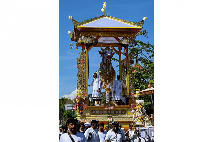Iring-iringan dari Patung Catur Muka di titik nol Kota Denpasar, selanjutnya menuju Jalan Udayana dan berbelok menuju Jalan Hasanuddin serta berakhir di Setra (kuburan) Badung di Jalan Imam Bonjol Denpasar.