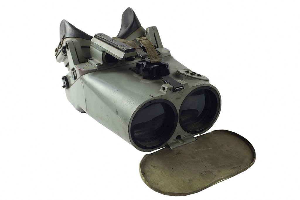 Surat itu akan dilelang bersama barang bersejarah lainnya yang mencakup artefak dari kapal lain yang tenggelam di Atlantik: kapal perang Nazi Admiral Graf Spee. Item lelang termasuk sepasang teropong kapal perang dan jaket pakaian anggota kru. 