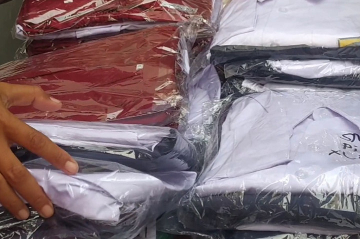 Kepala Desa Kepatihan, Erwin Pribadi mengatakan total ada 278 seragam sekolah gratis yang dibagikan ke warga dengan sumber dana dari dana Desa. Seragam gratis dibagikan dengan tujuan meringankan beban wali murid saat jelang tahun ajaran baru.