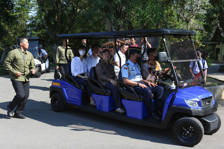 Kaisar Jepang Naruhito mengunjungi Candi Borobudur di Kabupaten Magelang, Provinsi Jawa Tengah, Kamis, 22 Juni 2023.