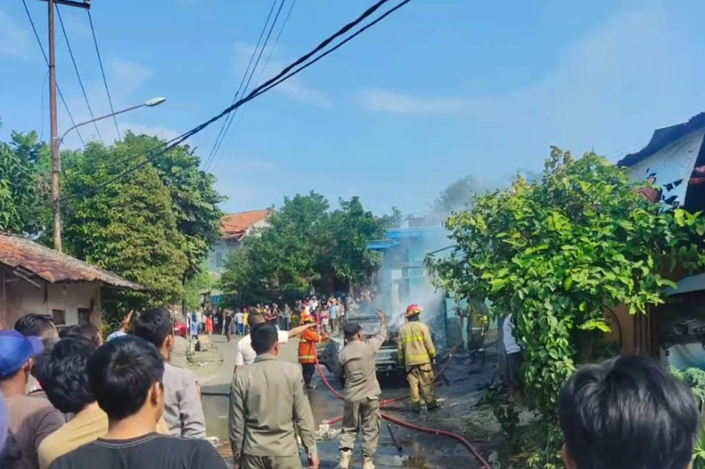 Kebakaran behasil dipadamkan oleh tim damkar dalam kurun waktu 1 jam. Satu korban luka yang merupakan pemilik toko dibawa ke puskesmas terdekat. Kerugian ditaksir mencapai ratusan juta rupiah. 