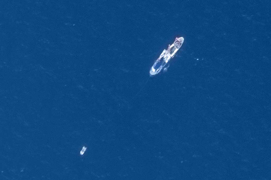  Lima penumpang kapal selam yang hilang di dekat bangkai kapal Titanic dinyatakan tewas -- kemungkinan dalam sekejap --, setelah kapal yang mereka tumpangi mengalami bencana ledakan di kedalaman laut. Hal itu dikatakan Penjaga Pantai AS pada Kamis, 22 Juni 2023.