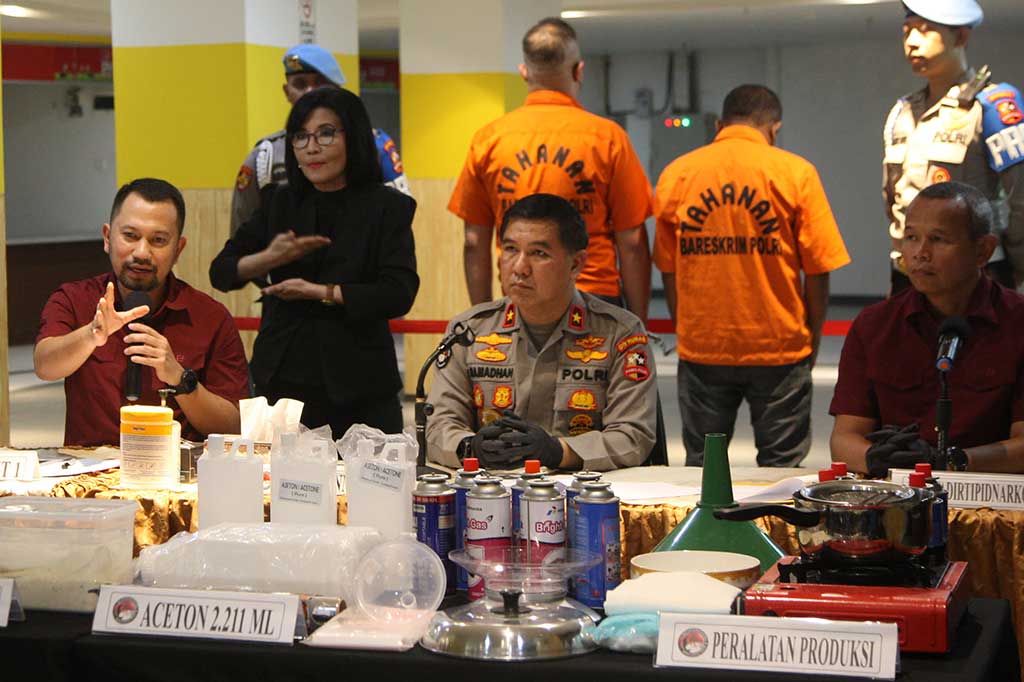 Direktorat Tindak Pidana Narkoba (Dittipidnarkoba) Badan Reserse Kriminal (Bareskrim) Polri mengungkap pabrik sabu jaringan Iran di sebuah apartemen di kawasan Cengkareng, Jakarta Barat.