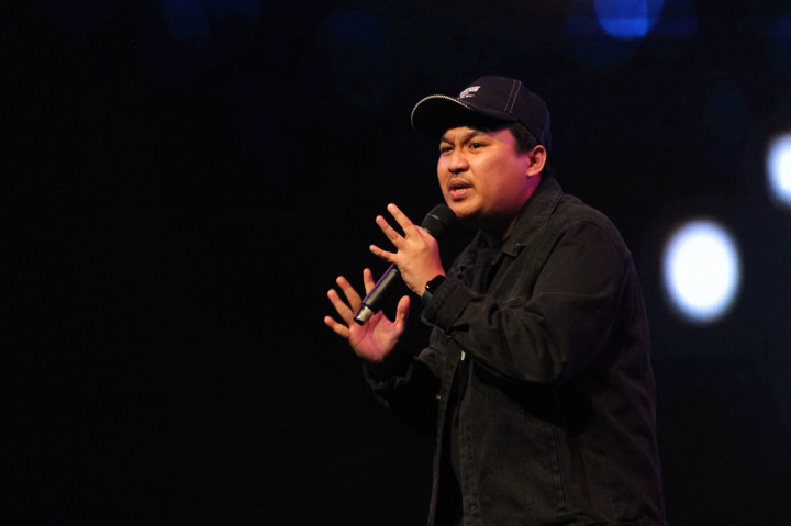 Kelima komika ini membawakan materi segar yang terhubung dengan keseharian mereka.