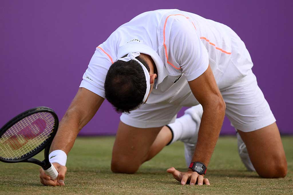 Grigor Dimitrov takluk dari Carlos Alcaraz di perempat final Queen's Club.
