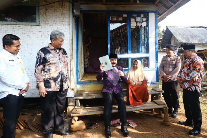 Hadi meminta seluruh warga penerima sertifikat untuk dapat memanfaatkan tanah dengan benar. Menurutnya, pemberian aset ini bertujuan agar Reforma Agraria dapat berjalan baik dan mampu mengatasi ketimpangan pengolahan lahan.