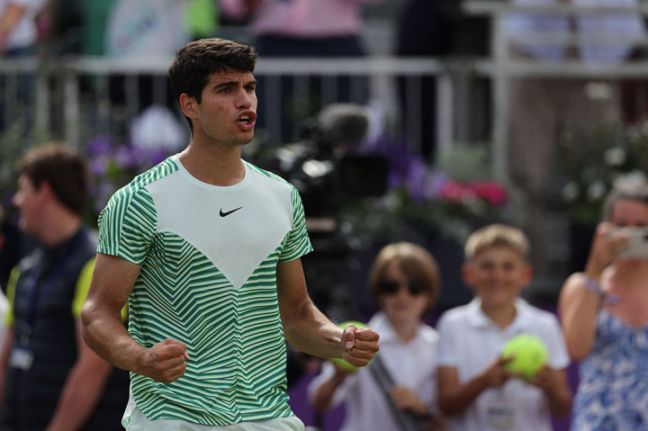 Kemenangan Alcaraz melawan petenis nomor 32 dunia Korda juga meningkatkan rekornya menjadi 27-1 melawan pemain di luar 20 besar musim ini. 