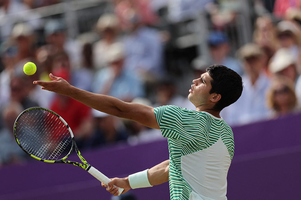 Juara AS Terbuka itu harus bangkit dari awal yang lamban karena ia dipatahkan untuk pertama kalinya di game pembuka.