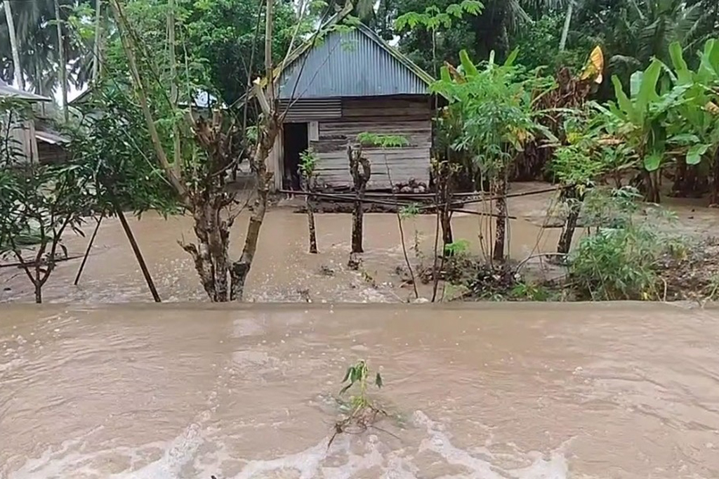 Wilayah yang terparah yang dilanda banjir adalah Desa Manyampa, dimana ada sekitar 50 rumah terendam banjir setinggi satu meter, sementara di desa lainnya seperti Manjalling dan Desa Tamatto sekitar 30 rumah juga dilanda banjir.