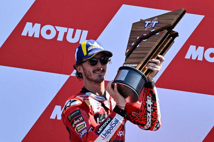 Bagnaia finis di urutan pertama usai menyelesaikan balapan dalam waktu 40 menit 37,64 detik, sementara Marco Bezzecchi (Mooney VR46) berada di belakangnya dengan jarak waktu hanya 1,223 detik dari sang juara.