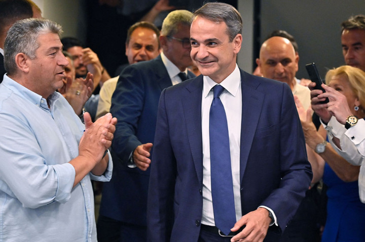 Menyambut mandat kuat, Mitsotakis mengatakan bahwa reformasi besar akan berjalan dengan cepat, menambahkan bahwa dia memiliki target ambisius untuk empat tahun ke depan dalam kekuasaan yang dapat mengubah Yunani.