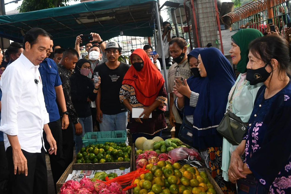 “Yang naik harga tinggi memang daging ayam biasanya di harga 30 (ribu), 32 (ribu), ini sudah mencapai 50 (ribu),” ujar Presiden dalam keterangannya kepada awak media usai peninjauan.