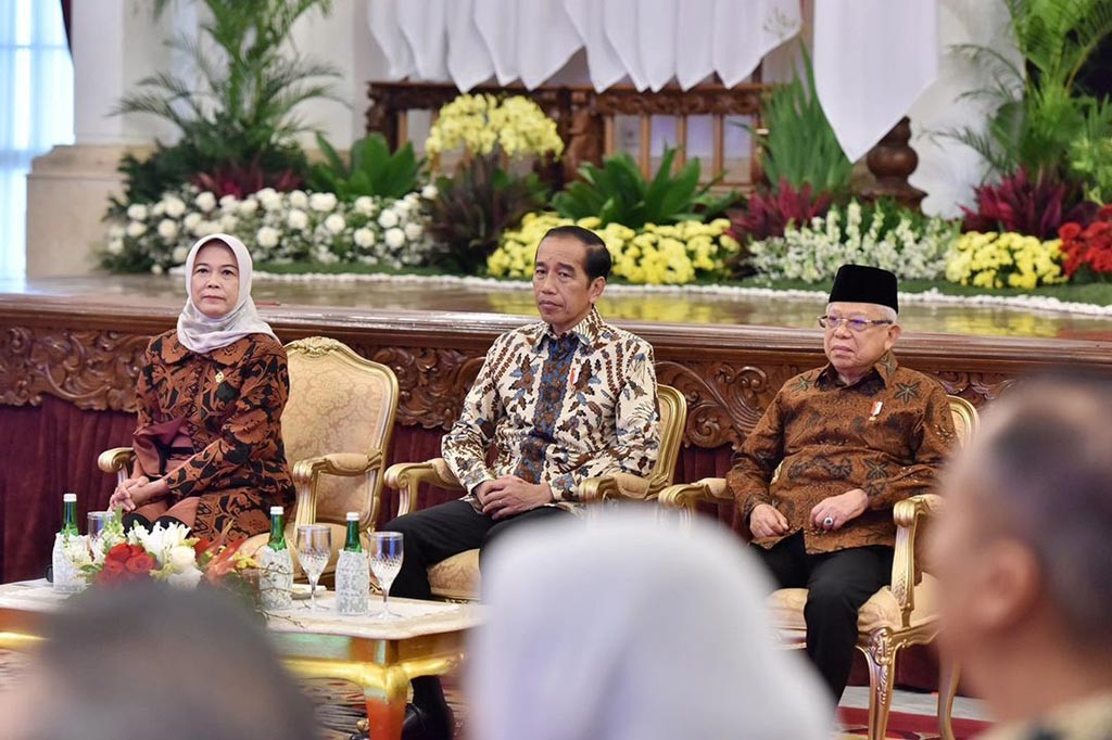 “Kewajiban para menteri dan kewajiban para pimpinan lembaga untuk menggunakan uang rakyat dengan penuh tanggung jawab,” ucap Presiden.