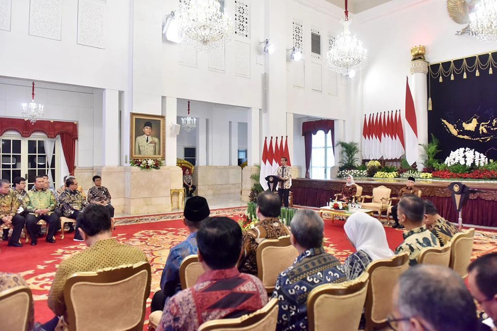 Presiden Joko Widodo menyampaikan apresiasi kepada para pimpinan dan anggota Badan Pemeriksa Keuangan Republik Indonesia (BPK RI) yang telah bekerja sama dan mendukung pemerintah dalam mengamati pengelolaan keuangan negara. Apresiasi tersebut disampaikan Kepala Negara dalam sambutannya saat menerima Laporan Hasil Pemeriksaan (LHP) atas LKPP Tahun 2022 dan Ikhtisar Hasil Pemeriksaan Semester (IHPS) II Tahun 2022, pada Senin, 26 Juni 2023 di Istana Negara Jakarta.