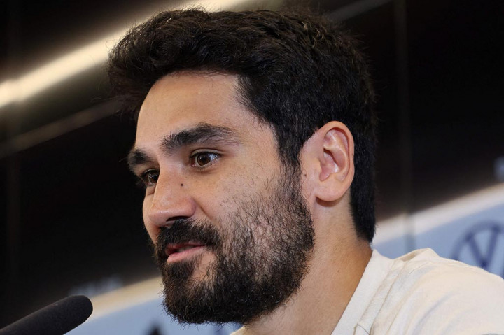 Gundogan memiliki karier yang mentereng dengan segudang prestasi. Dia memulai kariernya di klub kampung halamannya, Schalke 04.