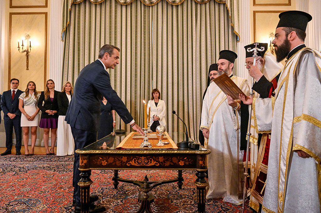 Pemimpin kelompok konservatif Kyriakos Mitsotakis, Senin, 26 Juni 2023 memulai masa jabatan keduanya sebagai Perdana Menteri Yunani dengan sumpah untuk mempercepat reformasi kelembagaan dan ekonomi.