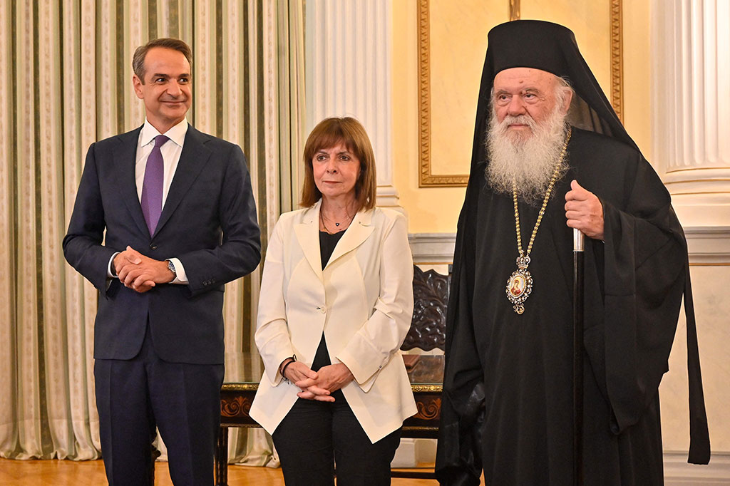 Mitsotakis memenangi pemilihan nasional pada Minggu, 25 Juni. Dia dan partainya, Demokrasi Baru, memperoleh suara mayoritas dan mandat kuat.