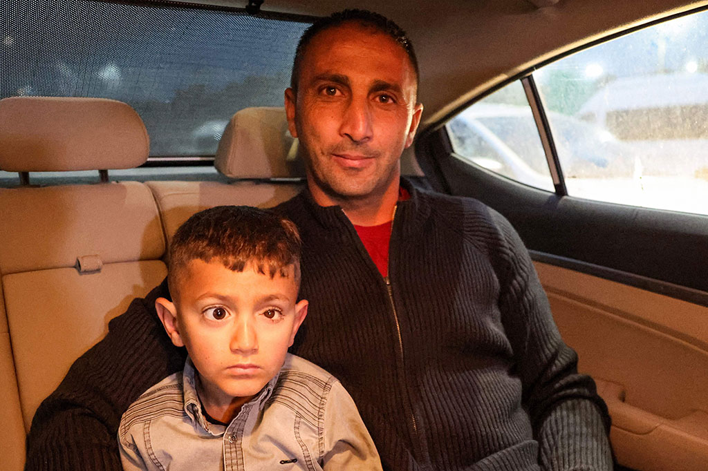 Untuk warga Palestina dari Tepi Barat seperti Abu al-Rob, Otoritas Palestina membayar untuk perawatan ini, tetapi tidak menanggung biaya transportasi ke dan dari rumah sakit yang dapat menjadi penghalang bagi banyak keluarga.