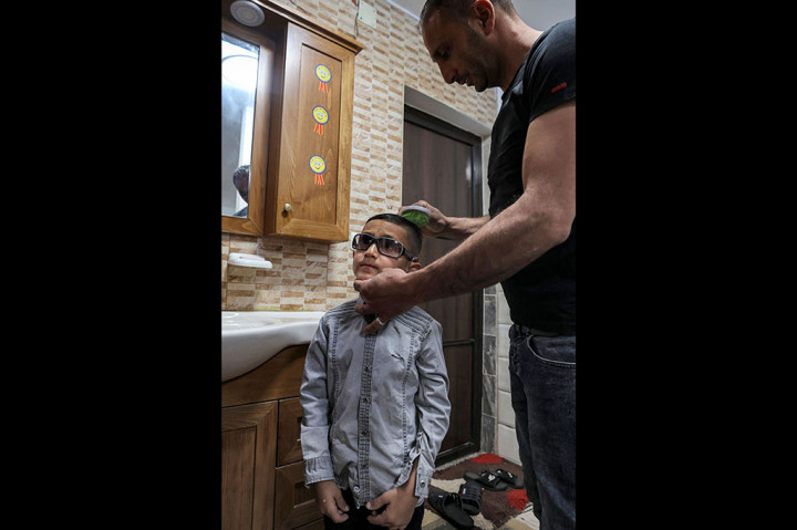 Road to Recovery, kelompok Israel yang didirikan pada 2010 yang sekarang diketuai Noy, membawa warga Palestina, kebanyakan anak-anak, dari Tepi Barat dan titik penyeberangan Gaza ke rumah sakit di dalam Israel dan sebaliknya.