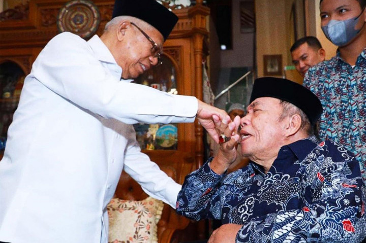 Kunjungan ini merupakan silaturahmi sekaligus menjenguk Kiai Madani yang sedang sakit. Kepada tokoh kelahiran Madura yang merupakan pendidik dan selalu menunjukan cinta kasih kepada generasi muda ini, Wapres mendoakan kesembuhan sahabatnya.