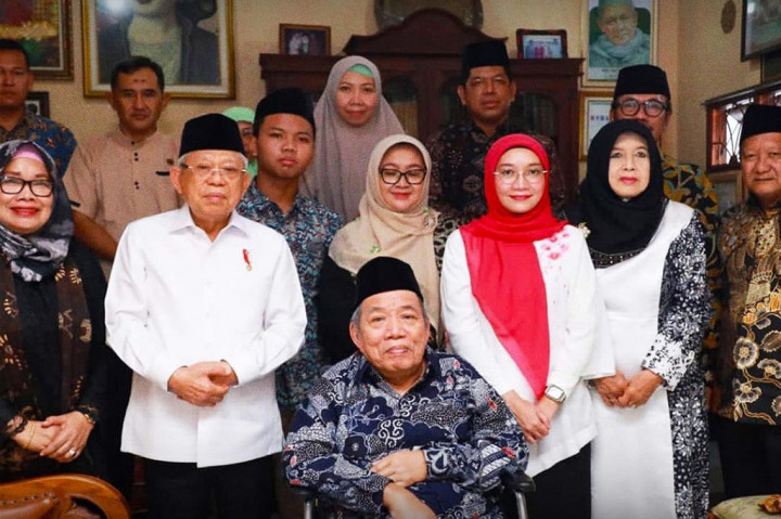 Saat Wapres menjabat sebagai Ketua MUI, Kiai Madani mengemban amanah sebagai Wakil Ketua Komisi Fatwa MUI Pusat periode 2015-2020. Sederet amanah lain juga pernah diembannya, di antaranya Katib Aam Syuriah PBNU periode 2010 – 2015, Dekan Fakultas Syariah UIN Sunan Kalijaga Yogyakarta, Wakil Ketua Dewan Pertimbangan MUI DIY, dan Mustasyar PWNU DIY (2022 – 2027).