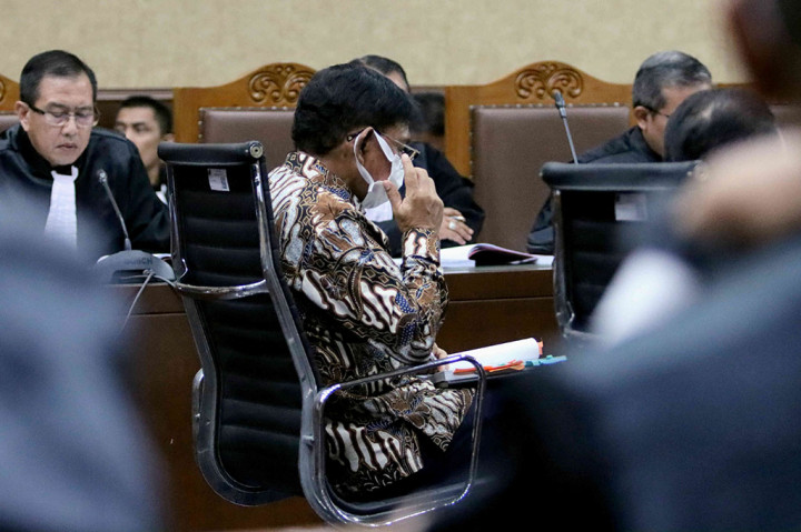 Dalam persidangan tersebut, Johnny Plate didakwa korupsi penyediaan infrastruktur BTS dan pendukung Kominfo periode 2020-2022 yang merugikan keuangan negara sebesar Rp8.032.084.133.795,51 atau Rp8,032 triliun. Ia juga didakwa menerima uang sebesar Rp17.848.308.000 atau Rp17,8 miliar.