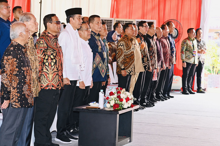 Presiden Joko Widodo meluncurkan program pelaksanaan rekomendasi penyelesaian non-yudisial pelanggaran hak asasi manusia (HAM) yang berat di Tanah Air. Peluncuran program tersebut diselenggarakan di Rumoh Geudong, Kabupaten Pidie, Provinsi Aceh pada Selasa, 27 Juni 2023.