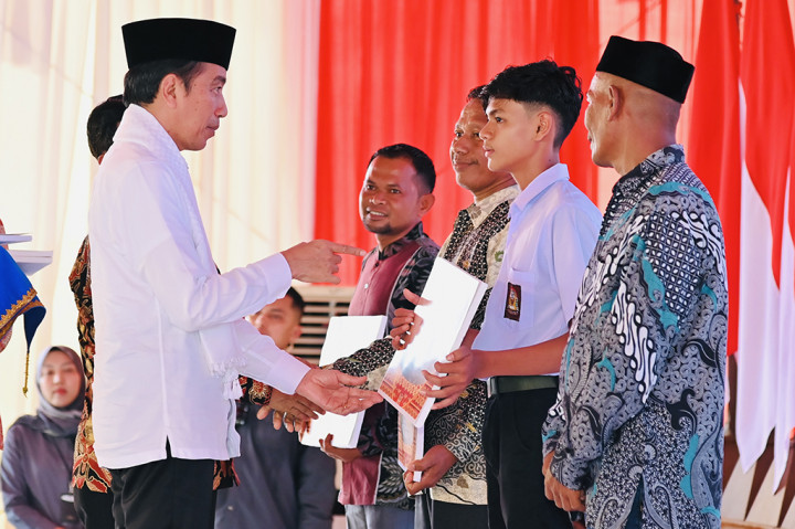 “Kita bersyukur alhamdulillah bisa mulai direalisasikan pemulihan hak-hak korban pelanggaran HAM yang berat di 12 peristiwa yang sekaligus menandai komitmen bersama untuk melakukan upaya-upaya pencegahan agar hal serupa tidak akan pernah terulang kembali di masa-masa yang akan datang,” lanjutnya.