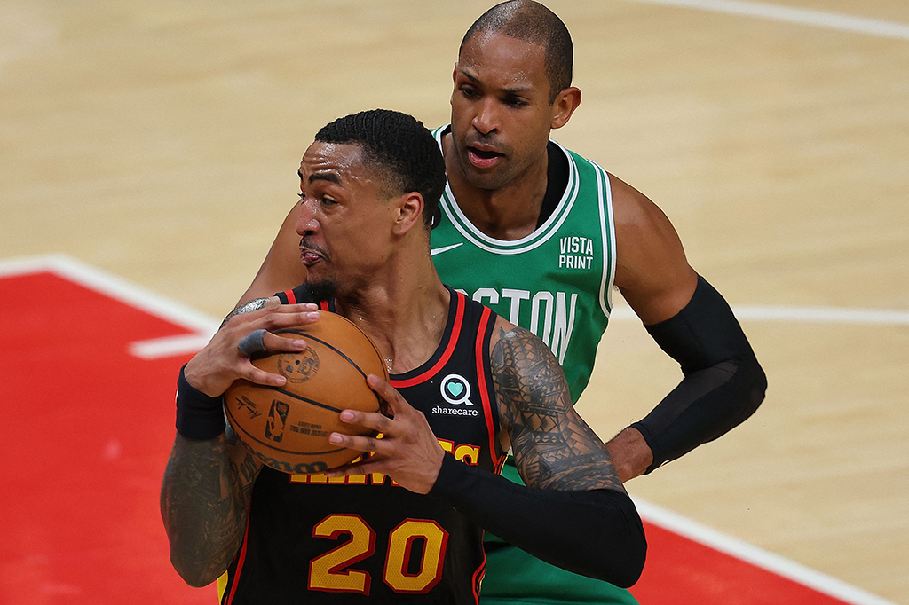 Utah Jazz akan kembali sibuk selepas musim ini, usai menyetujui penukaran pemain frontcourtnya. Dilansir dari laman resmi NBA, Atlanta Hawks mengirim senter John Collins ke klub basket Utah Jazz untuk mendapatkan swingman Rudy Gay dan pilihan di putaran kedua. Pertukaran pemain ini baru akan diresmikan paling cepat pada 6 Juli nanti.