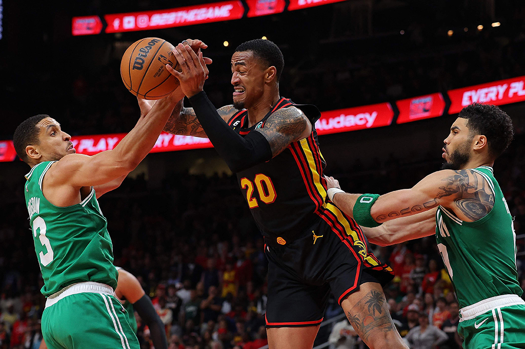 Musim panas lalu, Jazz berhasil menggaet center bintang Rudy Gobert ke Minnesota Timberwolves dan Guard Donovan Mitchell ke Cleveland Cavaliers. Sebagai bagian dari NBA Draft, Jazz berhasil mendapatkan kembali Lauri Markkanen dari Cavs dan ia berhasil menjadi pebasket bintang di tahun 2022 - 2023.