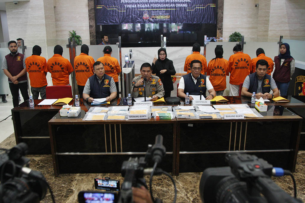 Menurut Djuhandhani, para korban tertarik untuk kuliah di Politeknik tersebut, karena tersangka dengan inisial G yang menjabat sebagai Direktur Politeknik periode 2013-2018 menerangkan keunggulan dari politeknik tersebut, yaitu beberapa program magang ke Jepang. Beberapa jurusan yang dimaksud adalah teknologi pangan, tata air pertanian, mesin pertanian, hortikultura dan perkebunan.