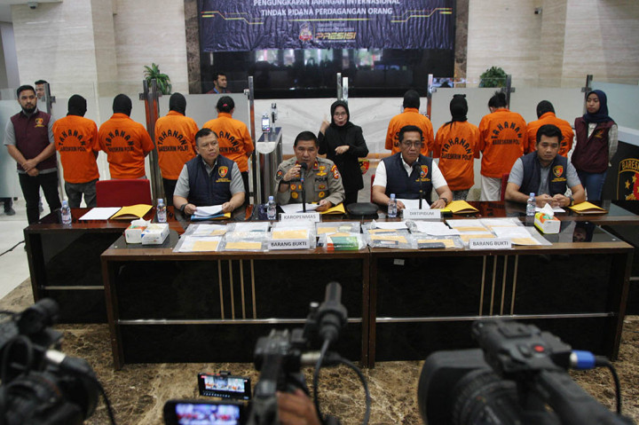Menurut Djuhandhani, para korban tertarik untuk kuliah di Politeknik tersebut, karena tersangka dengan inisial G yang menjabat sebagai Direktur Politeknik periode 2013-2018 menerangkan keunggulan dari politeknik tersebut, yaitu beberapa program magang ke Jepang. Beberapa jurusan yang dimaksud adalah teknologi pangan, tata air pertanian, mesin pertanian, hortikultura dan perkebunan.