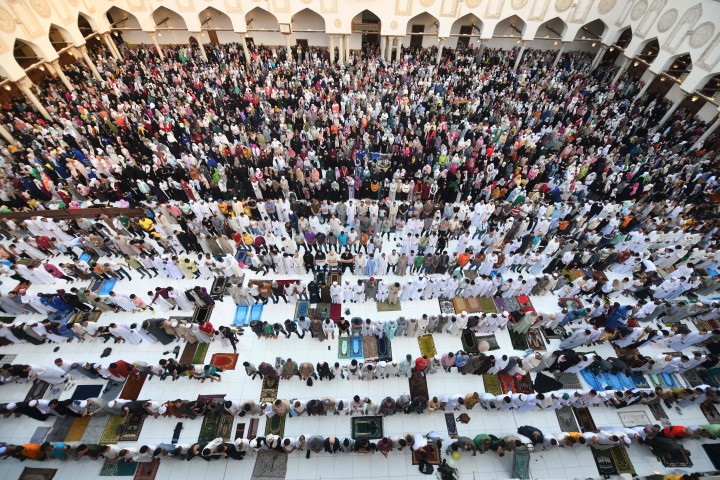 Suasana salat Iduladha di Masjid Al-Azhar di Kairo, Mesir. AFP PHOTO/Ahmed Hasan