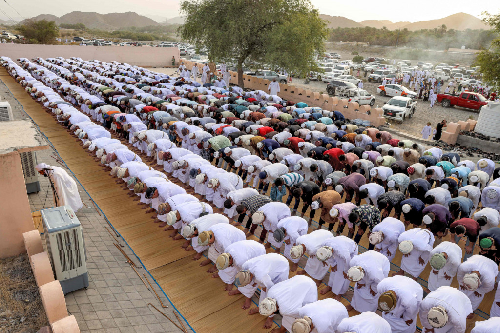 Suasana salat Iduladha di distrik Surur, Provinsi Samail, Oman. AFO PHOTO/Mohammed Mahjoub